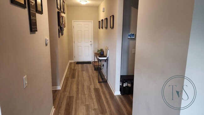 Building Photo - SPRING MOVE-IN SPECIAL AND RATE DROP ALERT...