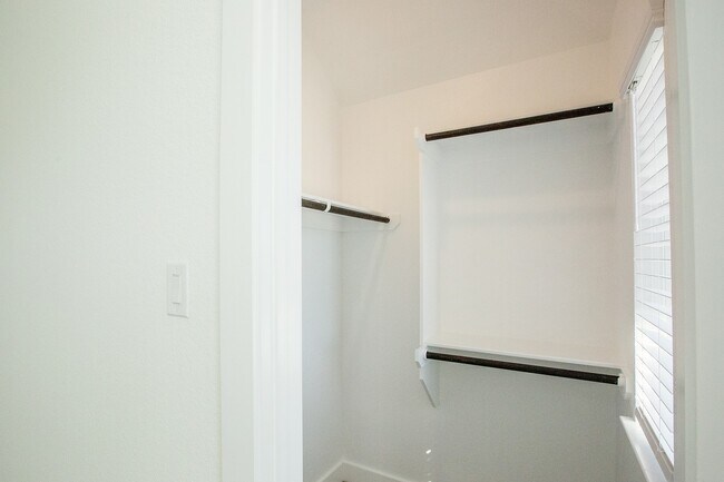 Building Photo - 21134 Garden Palm Dr