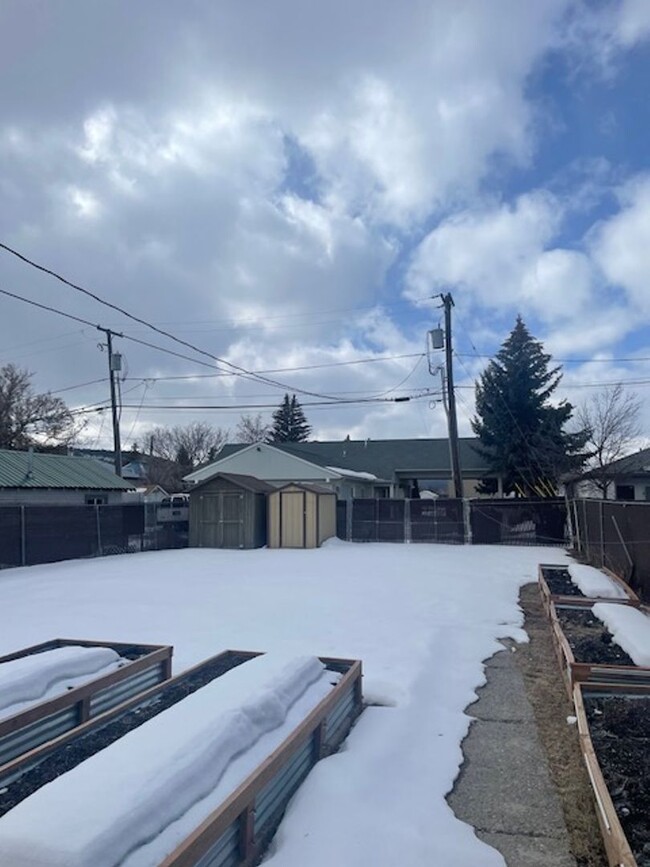 Building Photo - Charming Little Home Downtown Kalispell