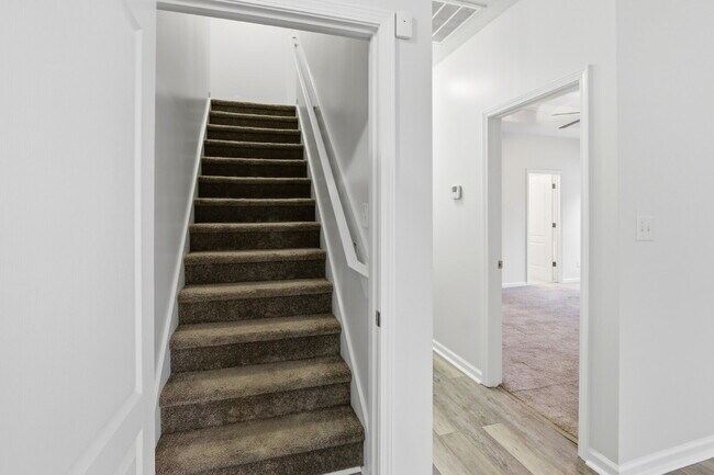 Building Photo - 124 Regatta Way