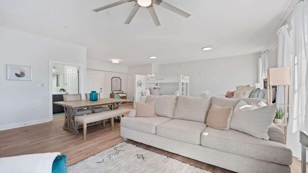 Building Photo - 10343 E County Hwy 30A