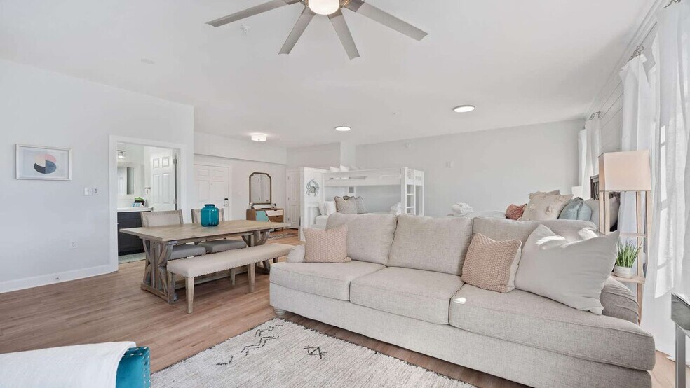 Building Photo - 10343 E County Hwy 30A