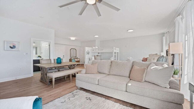 Building Photo - 10343 E County Hwy 30A