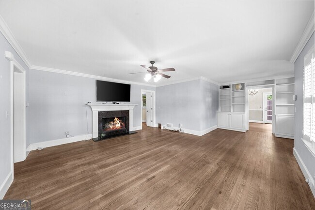 Building Photo - 1911 Fairway Cir NE