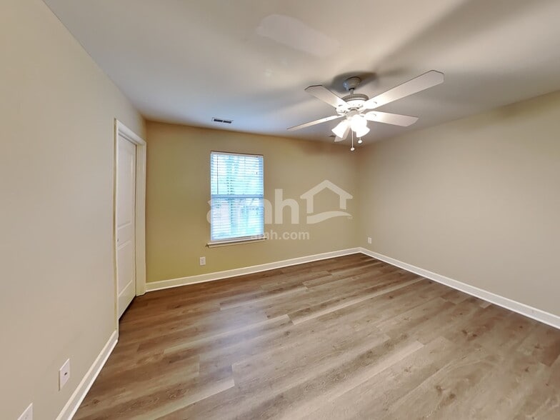 Building Photo - 1702 Arrowhead Dr