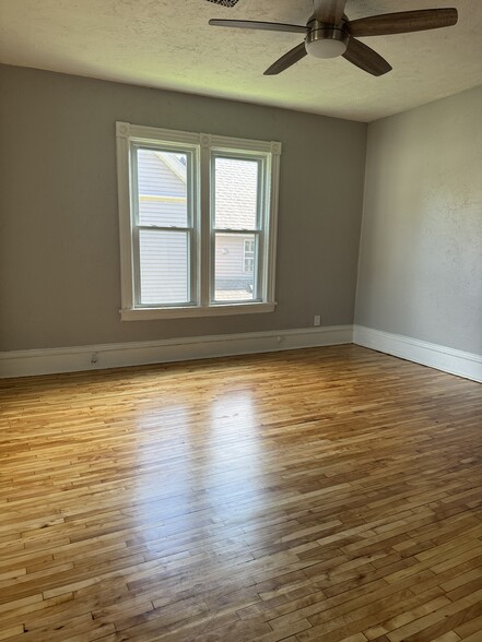 living room - 1704 Tyler St NE