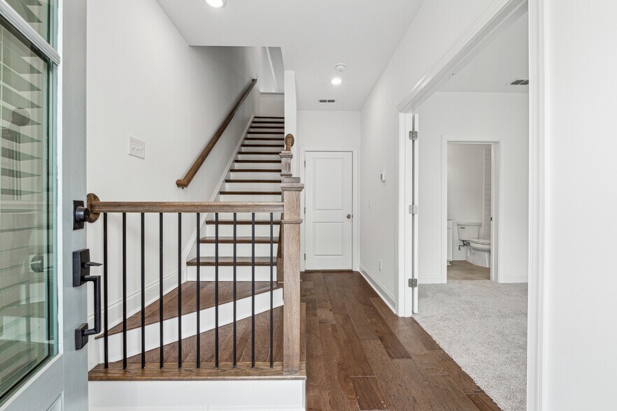 Building Photo - 528 Healy Dr