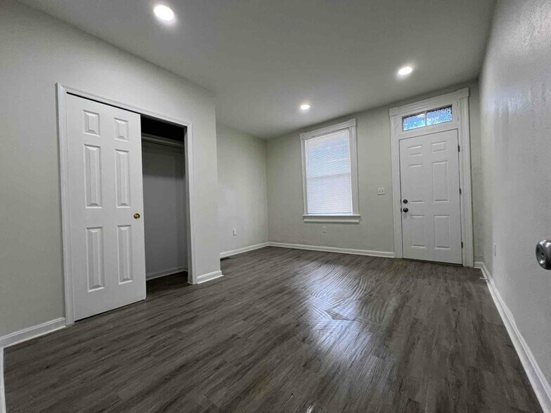 Building Photo - 524 S Macon St.