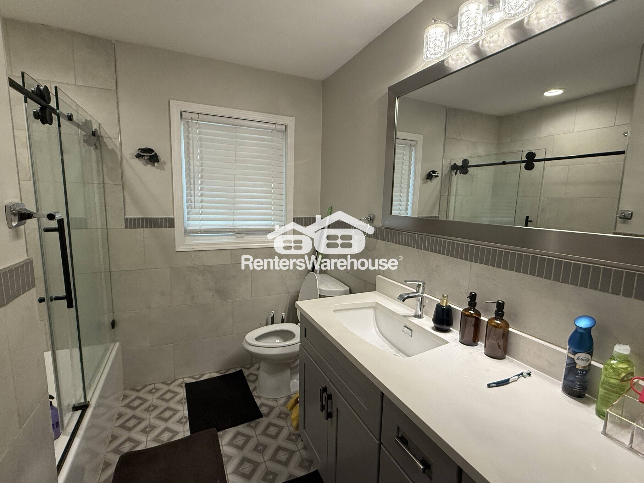 Building Photo - 115 Craig Way NE