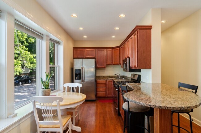 Building Photo - 3857 N Lawndale Ave