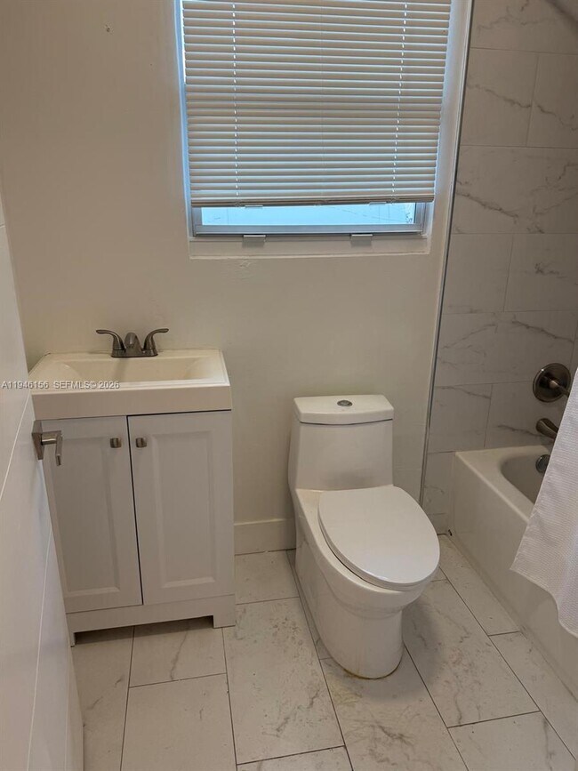 Building Photo - 21 NE 48th St