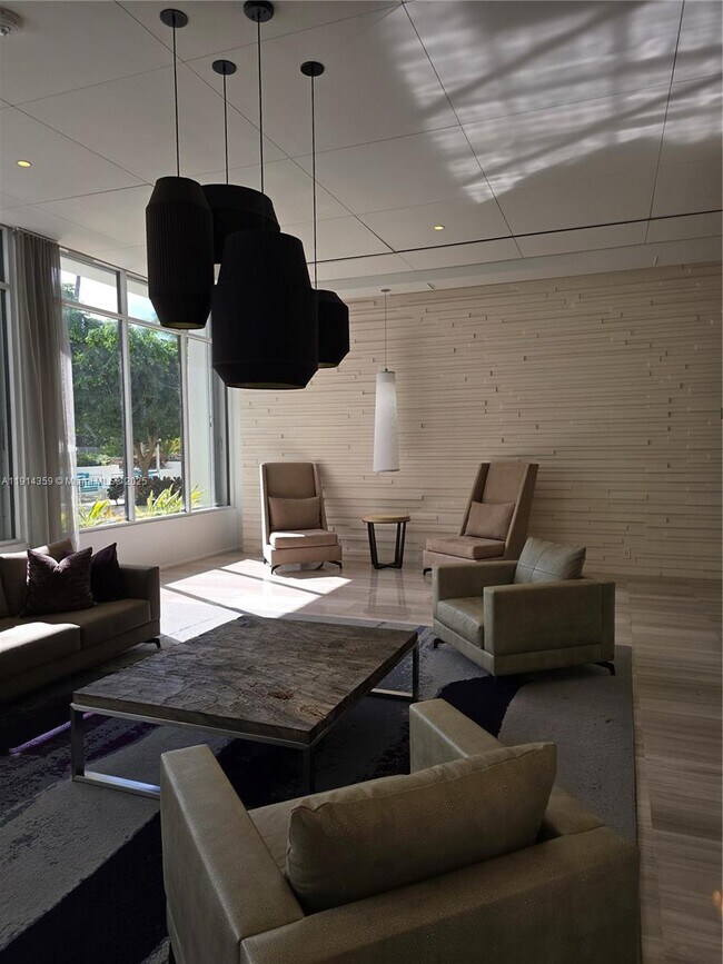 Building Photo - 100 Bayview Dr