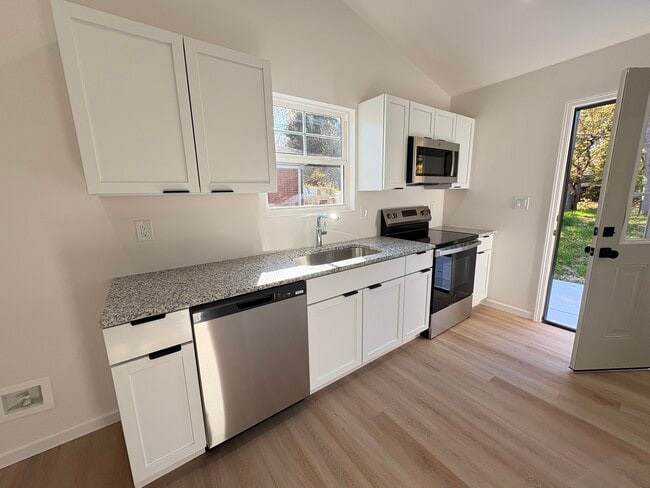 Building Photo - Hillside Dr