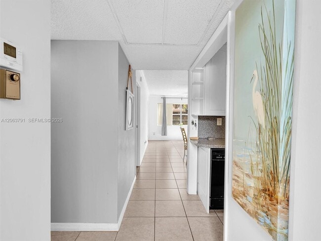 Building Photo - 5001 W Oakland Park Blvd