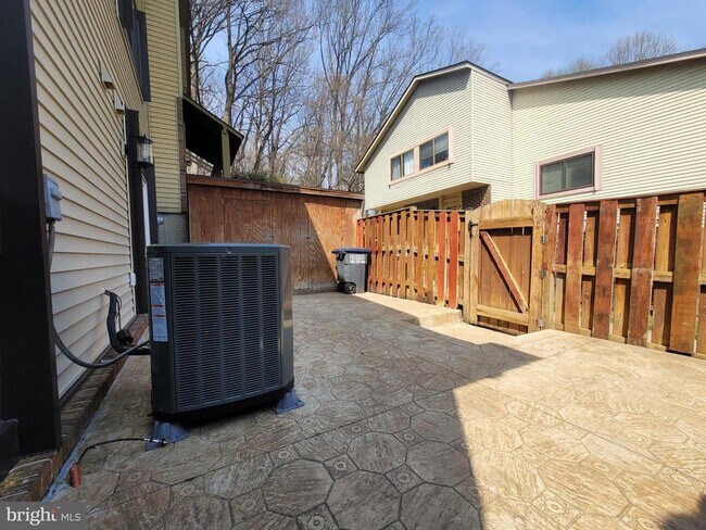 Building Photo - 5674 Oak Tanager Ct