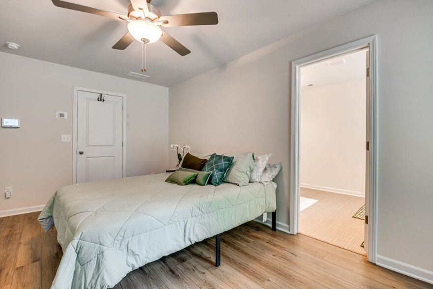 Building Photo - 4252 Notting Hill Dr SW