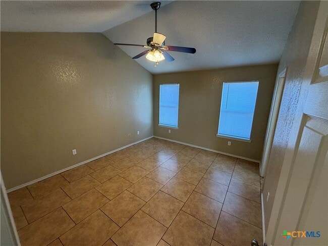 Building Photo - 2207 Waterfall Dr