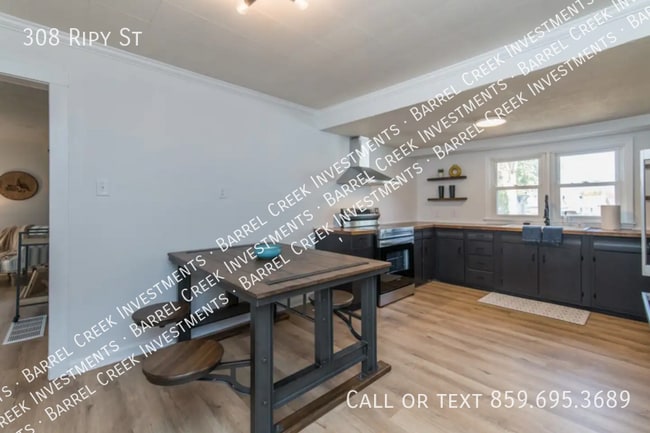 Building Photo - 308 Ripy St