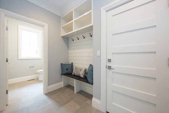 Building Photo - 962 Walnut St