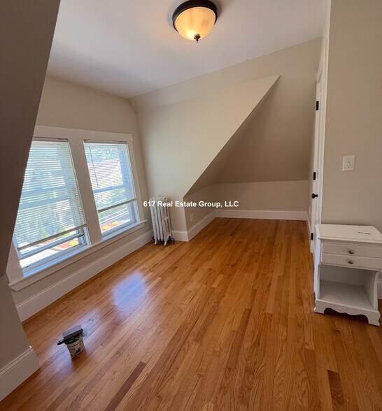 Building Photo - 22 Mansfield St