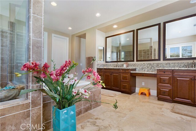 Building Photo - 4731 Oceanridge Dr