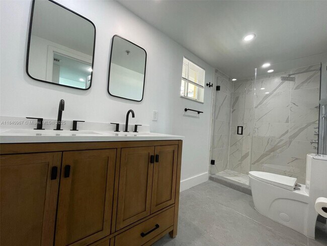 Building Photo - 8888 Collins Ave