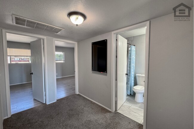 Building Photo - 3Bed/2Bath Townhouse at 47th Ave/Maryland Ave! Ready for Immediate Move-In! – FENCED-IN YARD!