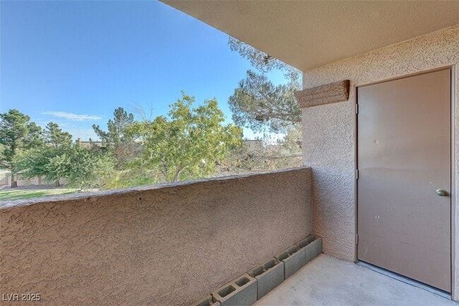 Building Photo - 1150 N Buffalo Dr