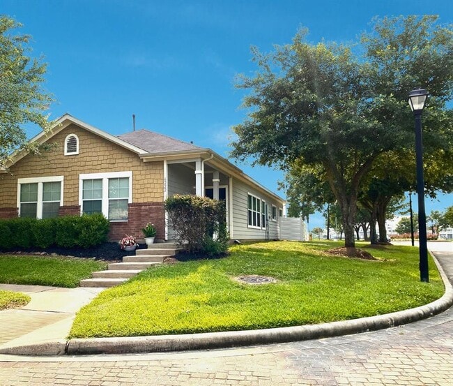 Building Photo - 6222 Settlers Lake Cir E
