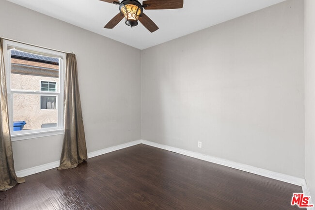 Building Photo - 7822 S Halldale Ave