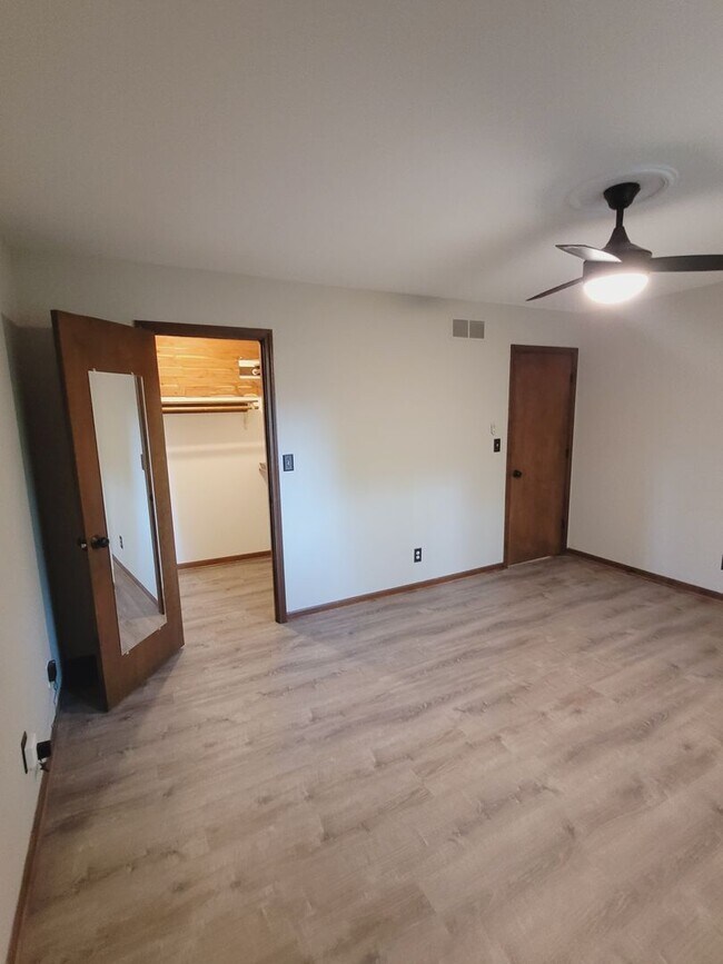 Building Photo - 3 bed, 3 bath home off Chapel Hill Road