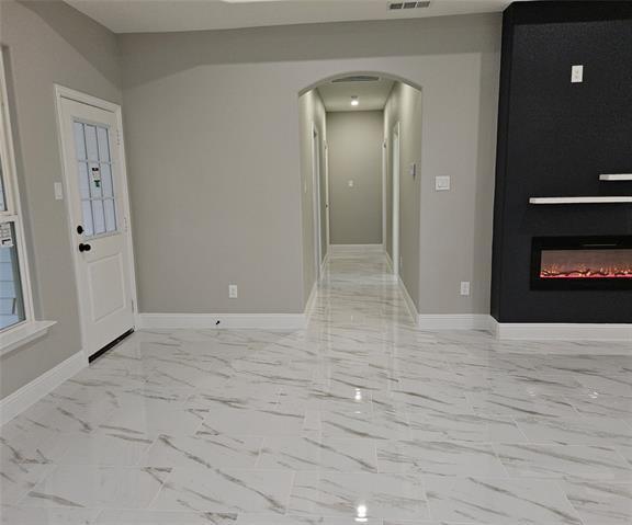 Building Photo - 202 E 1st N St