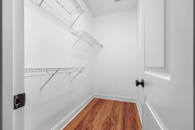 Building Photo - ~ COMPASS POINTE ~