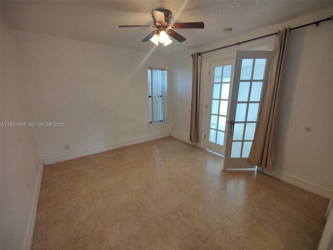 Building Photo - 616 Executive Center Dr