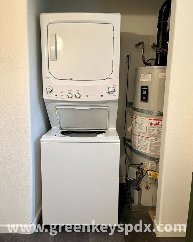 Building Photo - 3-Bedroom, 1.5-Bathroom House near Kenton Park, Off-Street Parking, Fenced Yard, Washer and Dryer