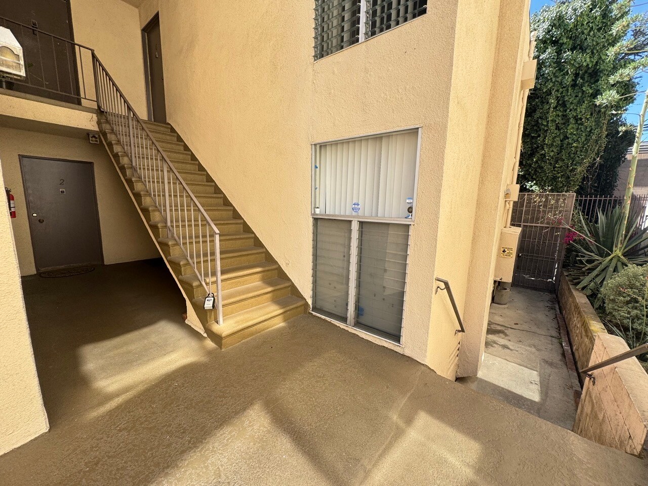 Building Photo - 1825 Glendon Ave