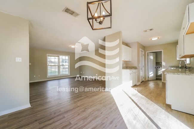 Building Photo - 2636 Revere St