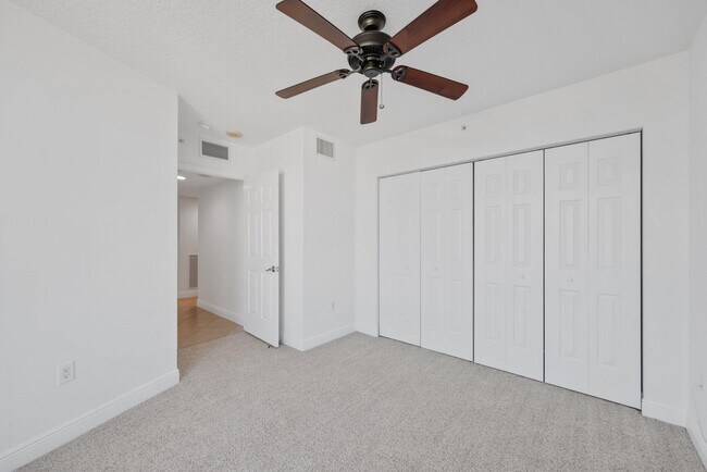 Building Photo - 610 Clematis St
