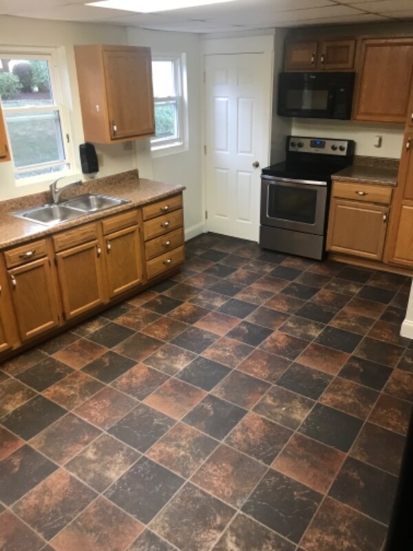 Building Photo - 704 N Chestnut St