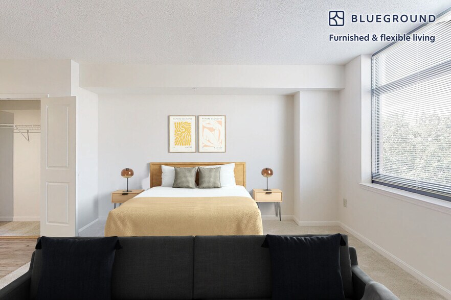 Building Photo - 1203 Fidler Ln