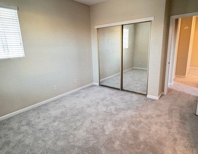 Building Photo - Beautiful 3 Bed 2.5 Bath Brentwood Home