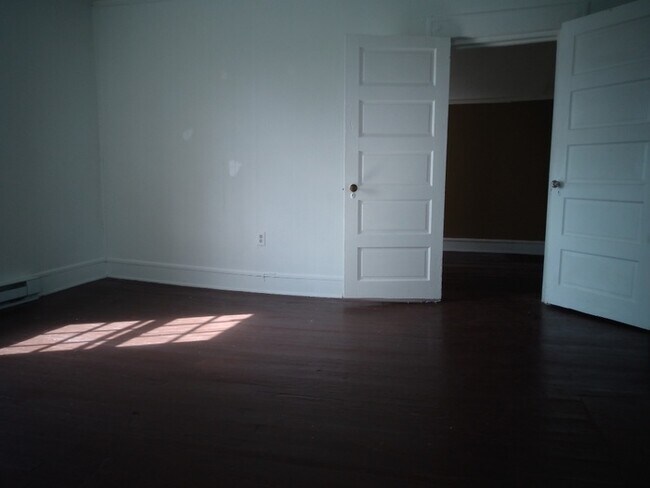 Building Photo - 2 Bedroom in Greenville
