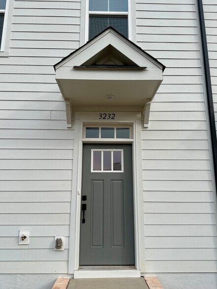 Front Entrance - 3232 Drift St