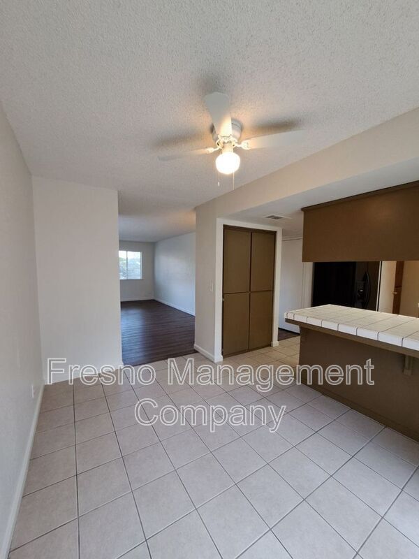 Building Photo - 4765 N Cedar Ave