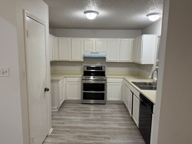 Building Photo - 11371 Fish Springs Dr