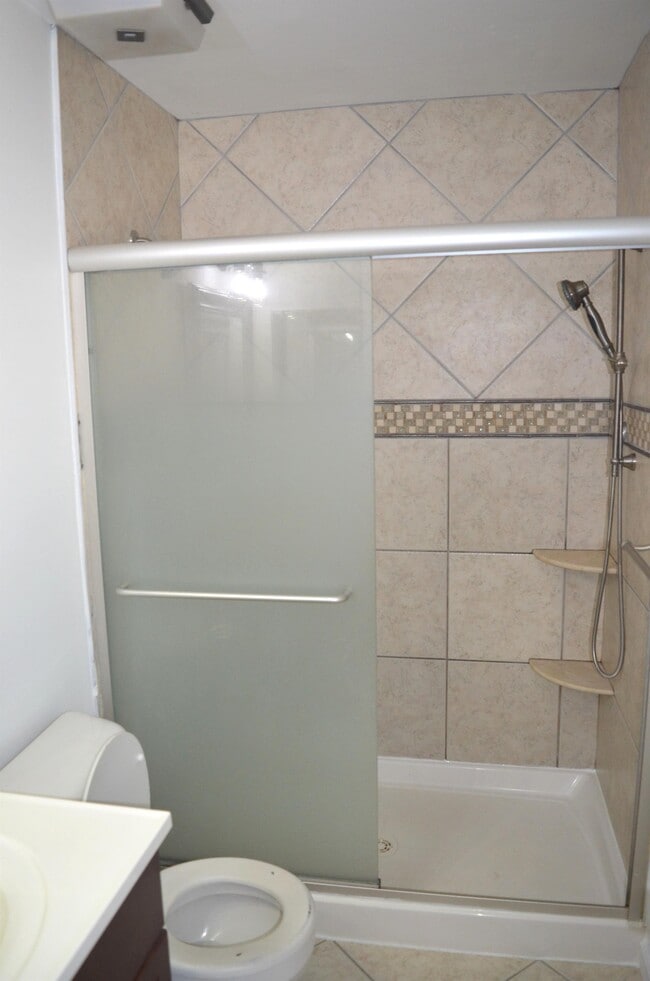 Building Photo - 1504 Glenmont Ct