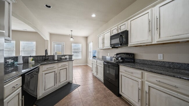 Building Photo - Beautiful 4-bedroom home in the sought-after Lake Conroe Hills community!