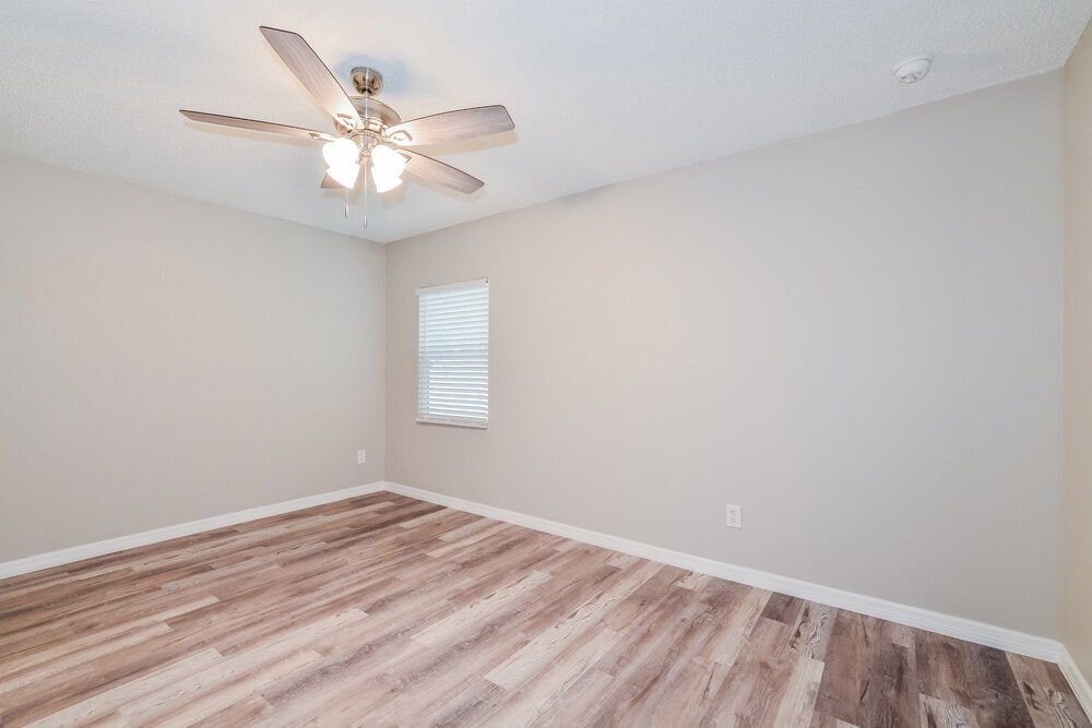 Building Photo - 550 Conure St