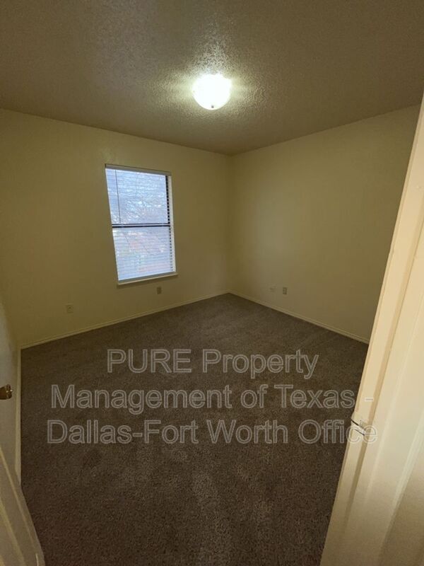 Building Photo - 2316 Summer Oaks Ct