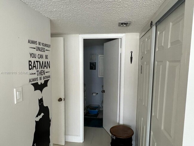 Building Photo - 18061 Biscayne Blvd